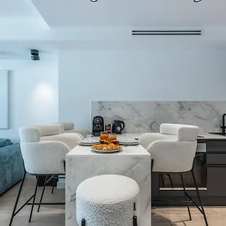 Renovated 1Br Steps From Croisette & Beach Cannes
